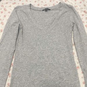 Grey v neck long sleeve shirt
